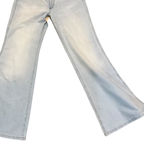 NWT WRANGLER Wanderer Mid Rise Light Wash Flare Jeans - Picture 7 of 15